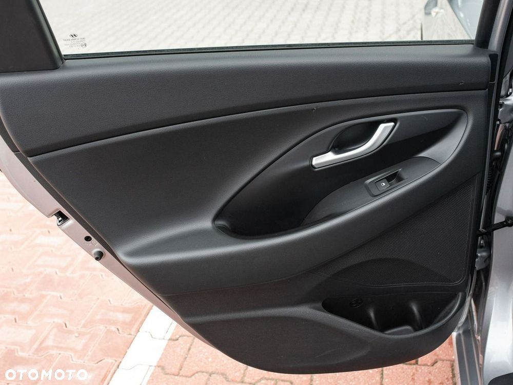 Hyundai i30 1.5 DPI Classic + - 19