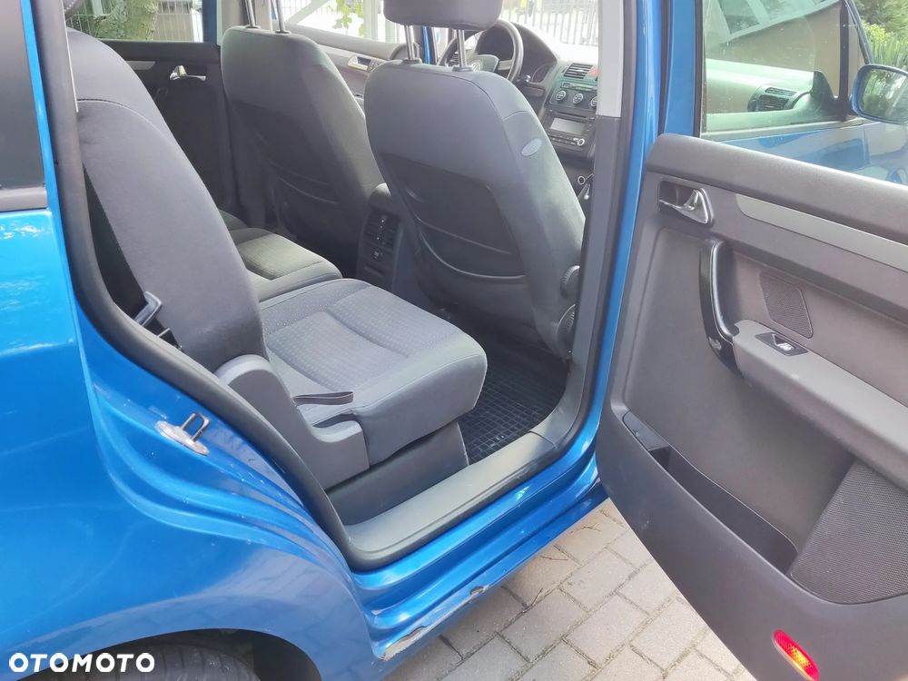 Volkswagen Touran 1.6 FSI Basis - 17