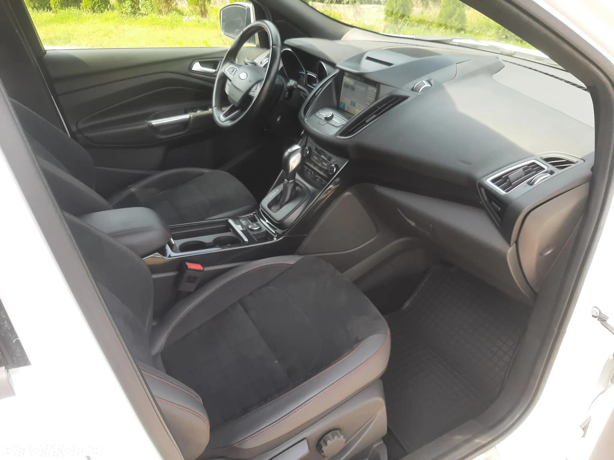 Ford Kuga 2.0 TDCi AWD ST-Line Black - 24