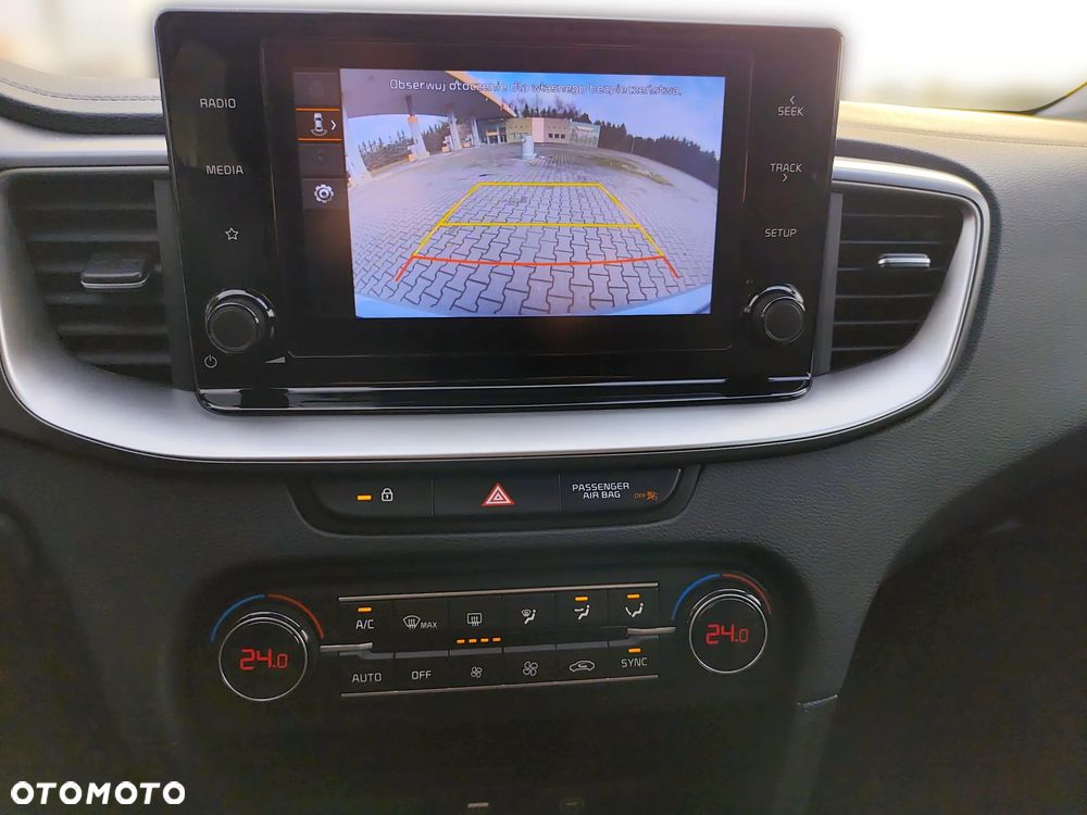Kia Ceed 1.5 T-GDI M DCT - 24