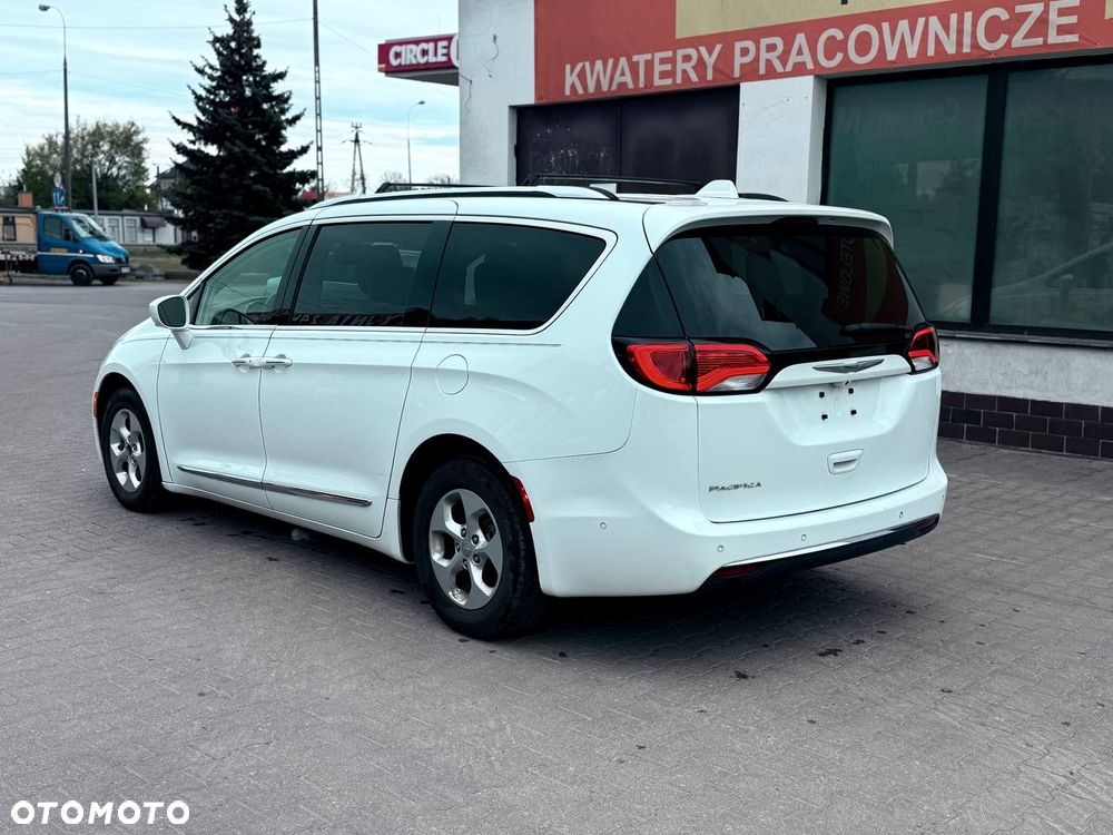 Chrysler Pacifica - 3