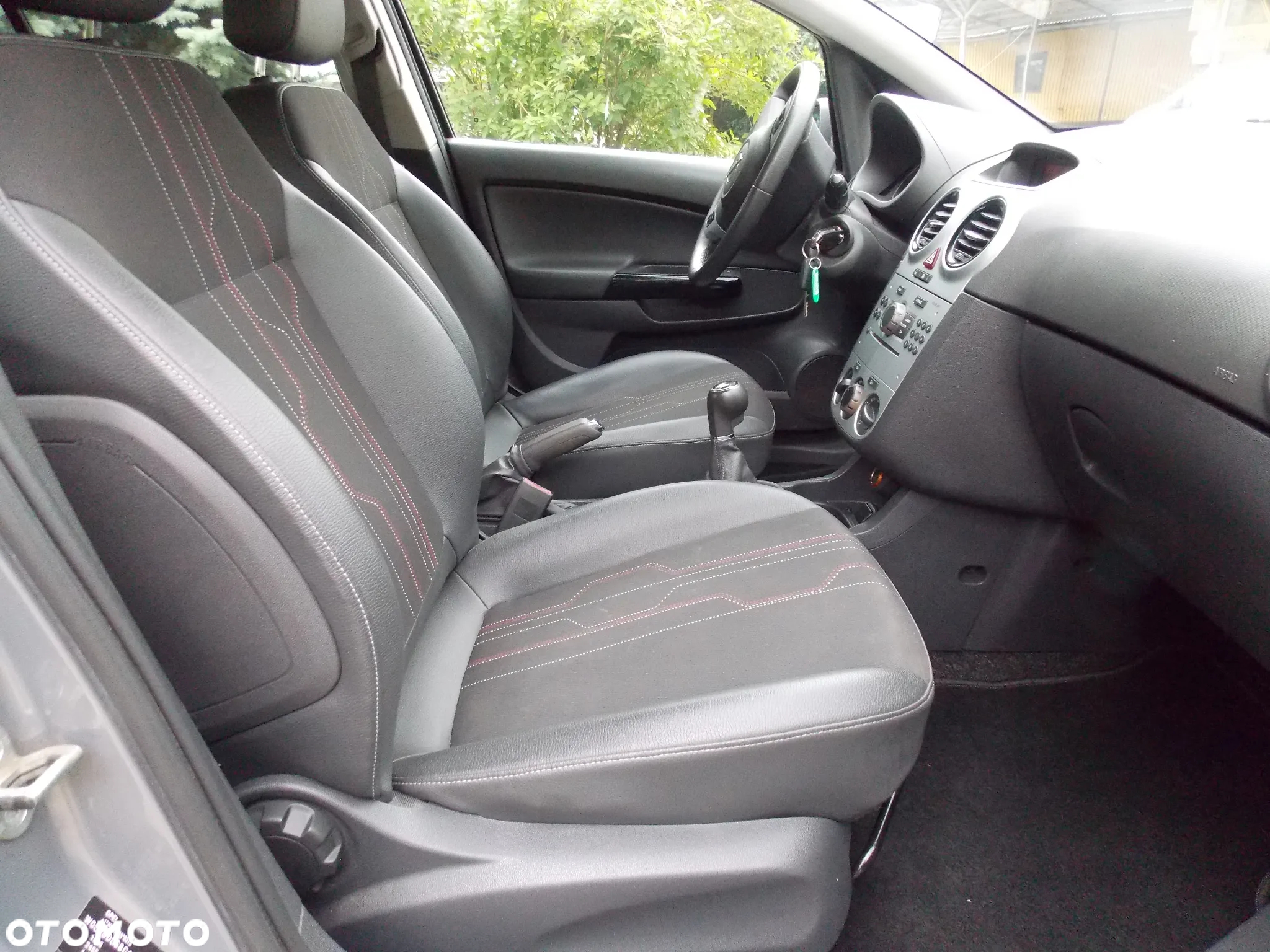 Opel Corsa 1.2 16V Cosmo - 13