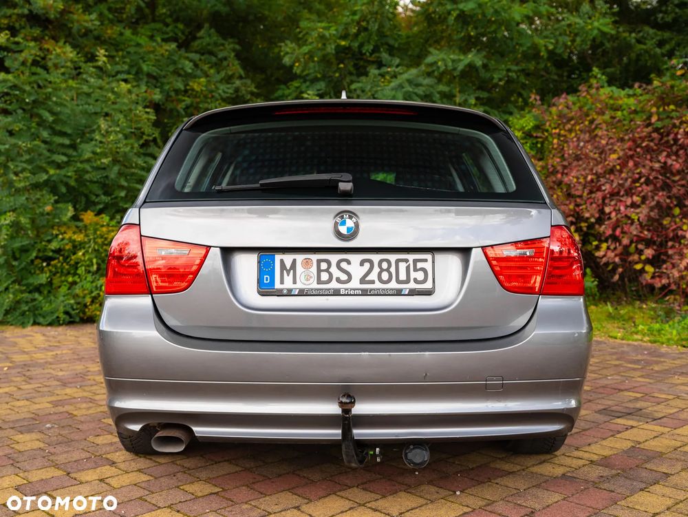 BMW Seria 3 318d DPF Touring - 14