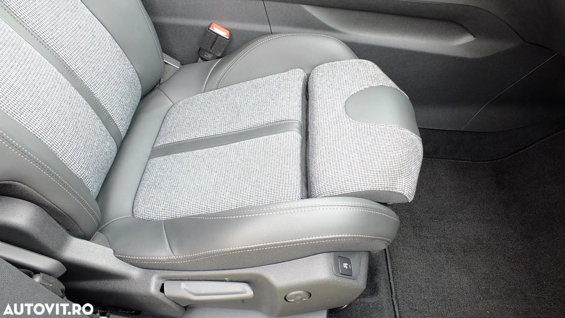 Peugeot 5008 1.5L BlueHDI EAT8 S&S Allure Pack - 33
