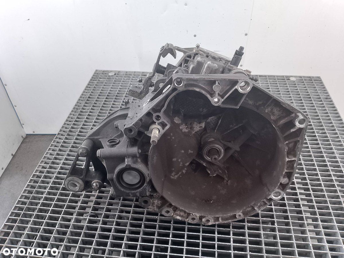 SKRZYNIA BIEGÓW MANUALNA FIAT GRANDE PUNTO C51461307 1.4 16V - 1