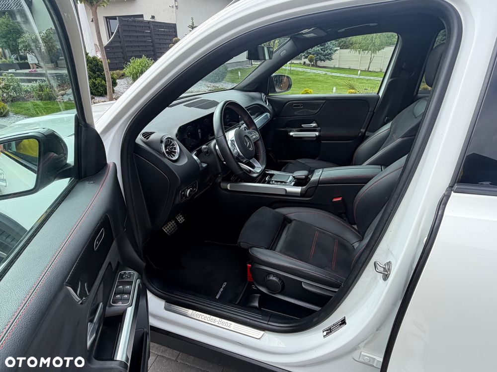 Mercedes-Benz GLB 200 4-Matic AMG Line 8G-DCT - 32