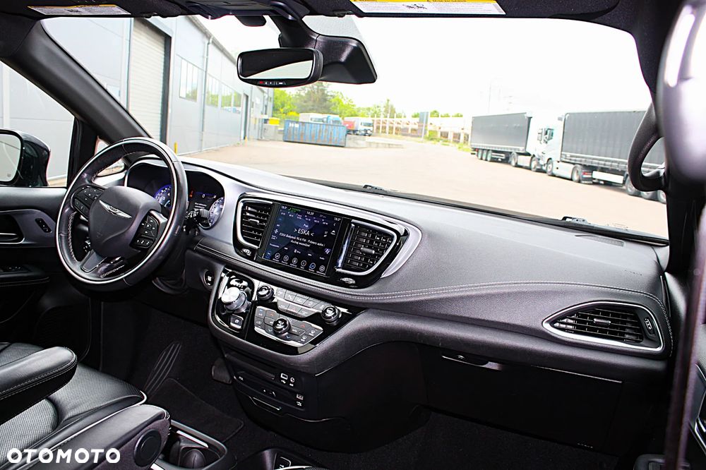 Chrysler Pacifica - 20