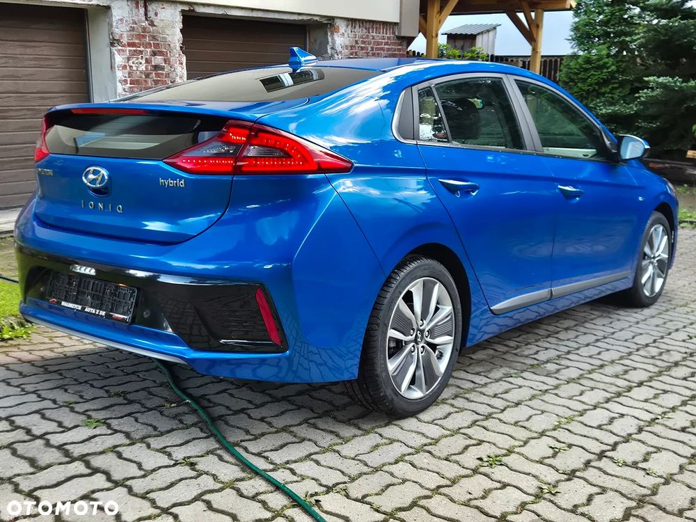 Hyundai IONIQ - 4