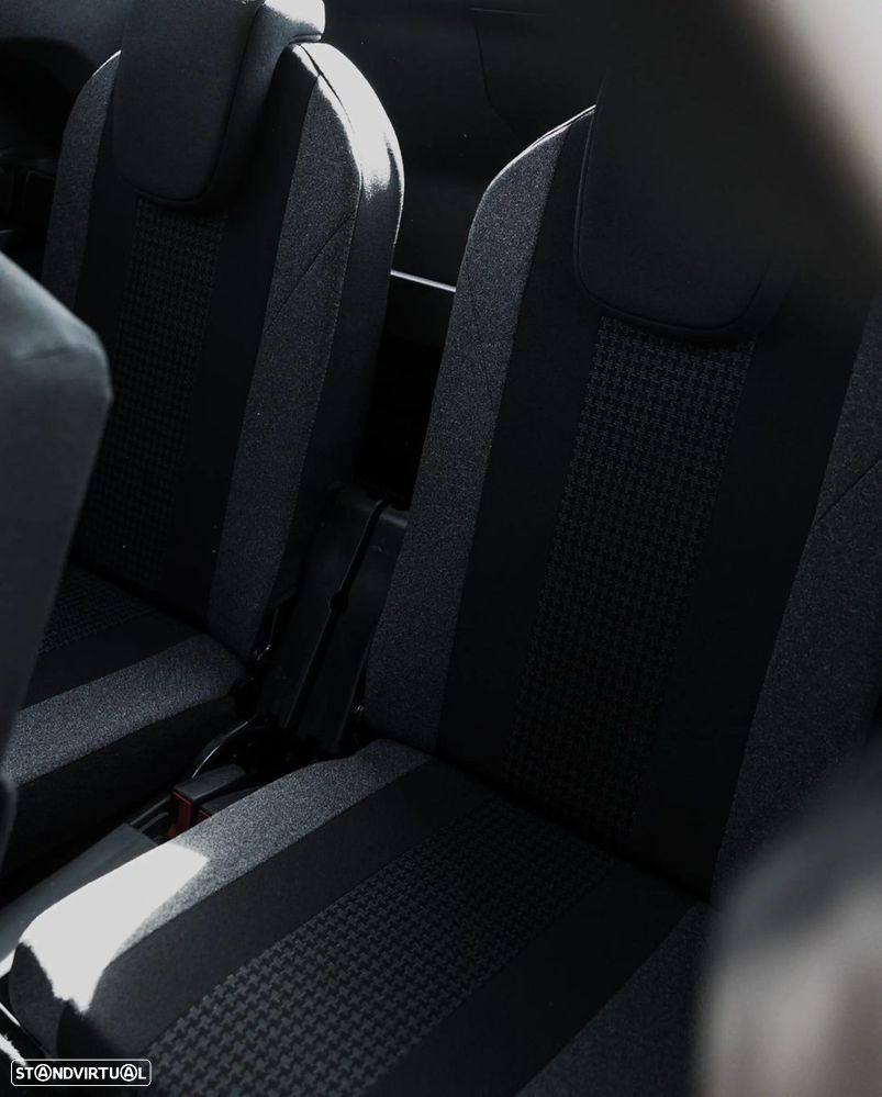 Peugeot 2008 1.2 PureTech Allure EAT8 - 22