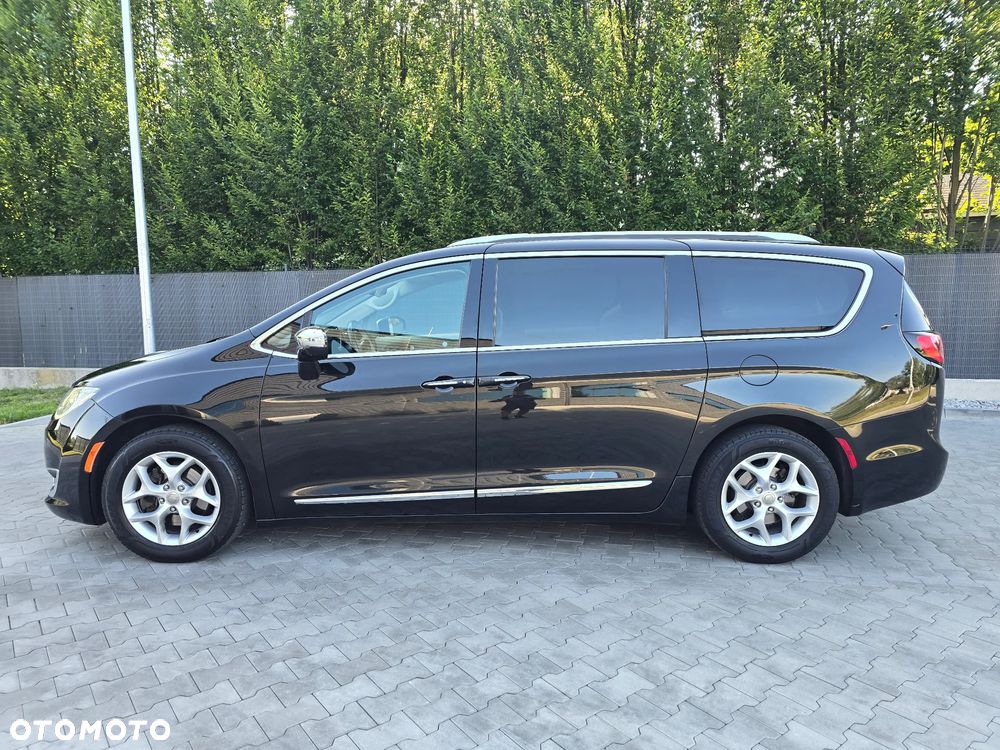 Chrysler Pacifica - 12