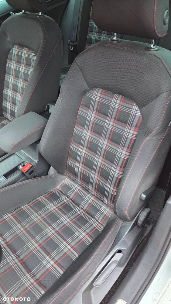 Volkswagen Golf - 20