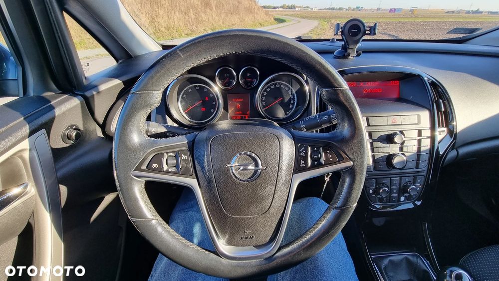 Opel Astra 1.4 Turbo Cosmo - 11