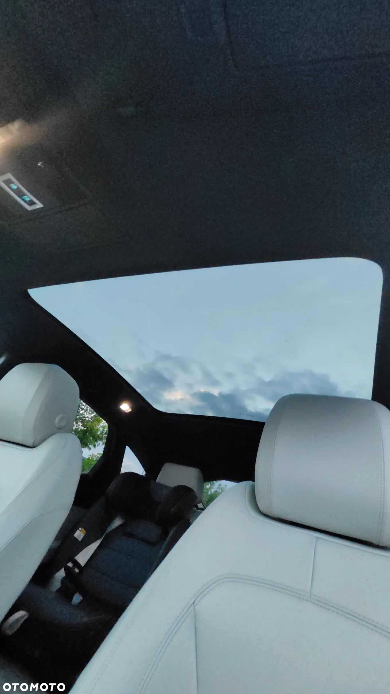 Jaguar E-Pace P300 AWD R-Dynamic SE - 13