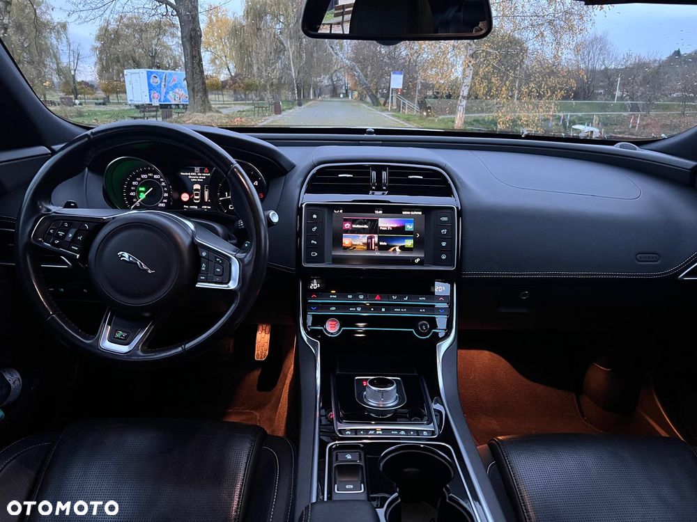 Jaguar XE 20d R-Sport - 12