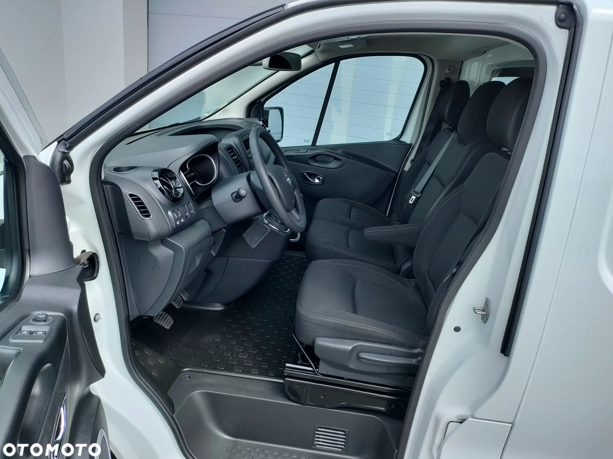 Opel Vivaro - 8