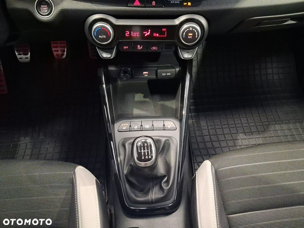 Kia Stonic - 22