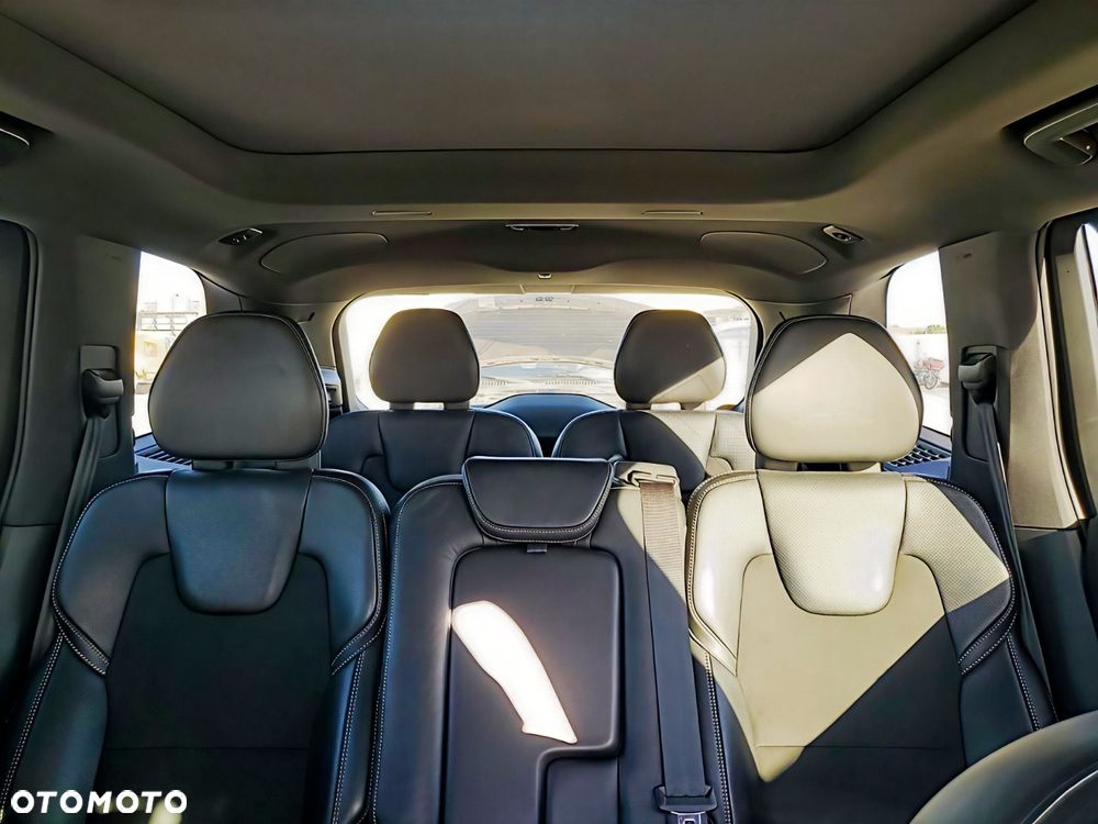 Volvo XC 90 - 9