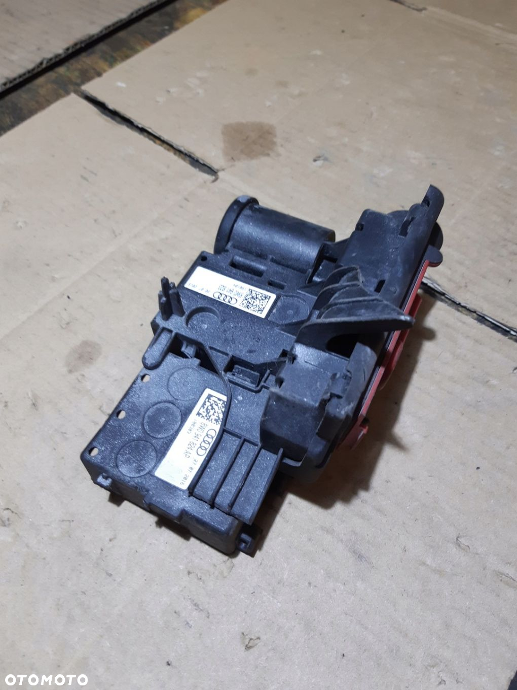 AUDI A4 B9 ROZDZIELACZ PRĄDU 8W0941823 - 9