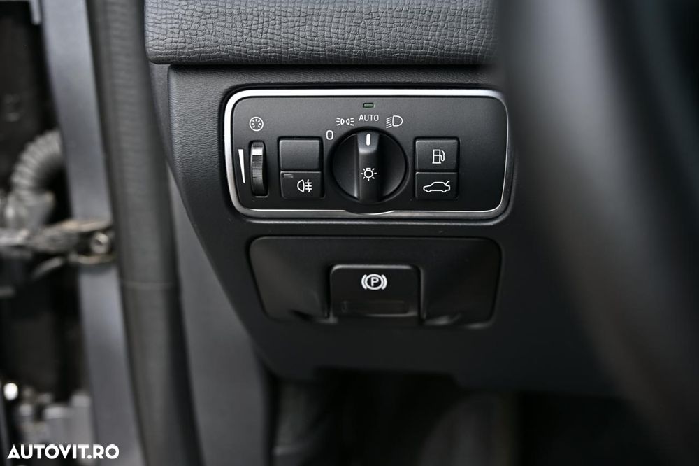 Volvo XC 60 D5 AWD Geartronic Summum - 28