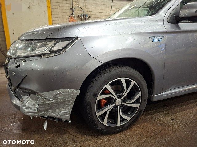 Mitsubishi Outlander Instyle NAVI + - 6