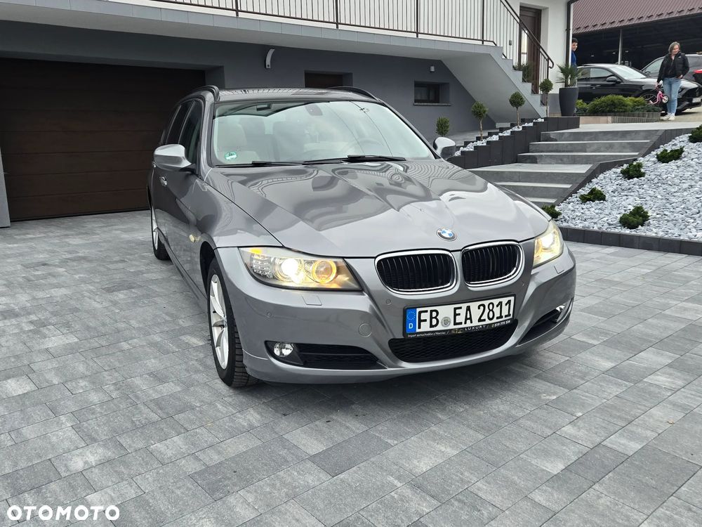 BMW Seria 3 320d xDrive DPF - 13