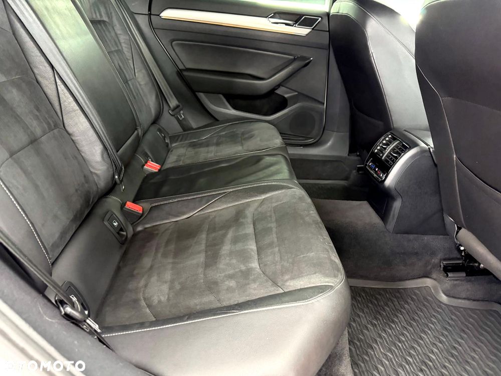 Volkswagen Arteon 2.0 TDI Bi-Turbo SCR 4Mot R-Line Edition DSG - 32