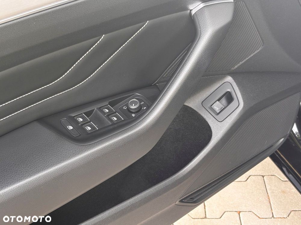 Volkswagen Passat Variant 2.0 TDI SCR Elegance DSG - 12