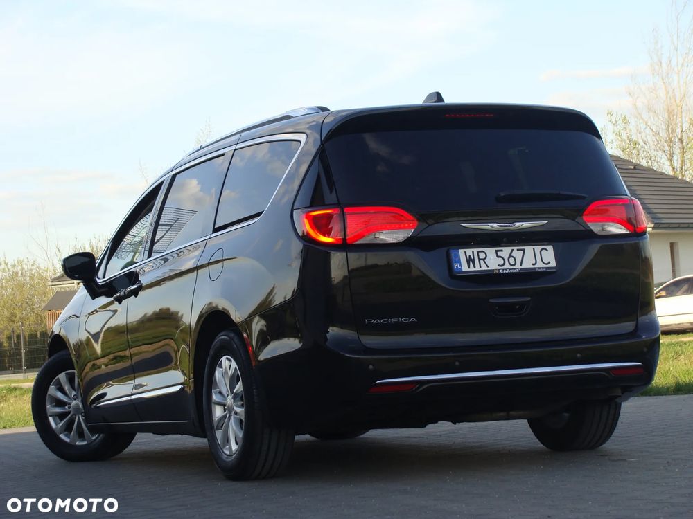 Chrysler Pacifica - 19