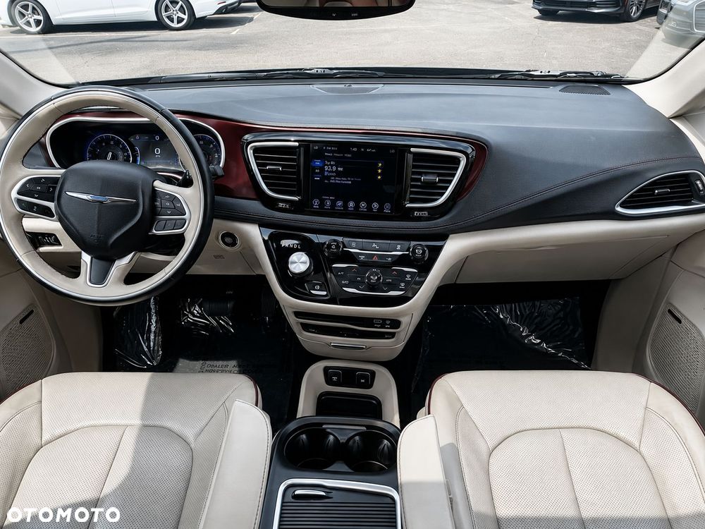Chrysler Pacifica - 16