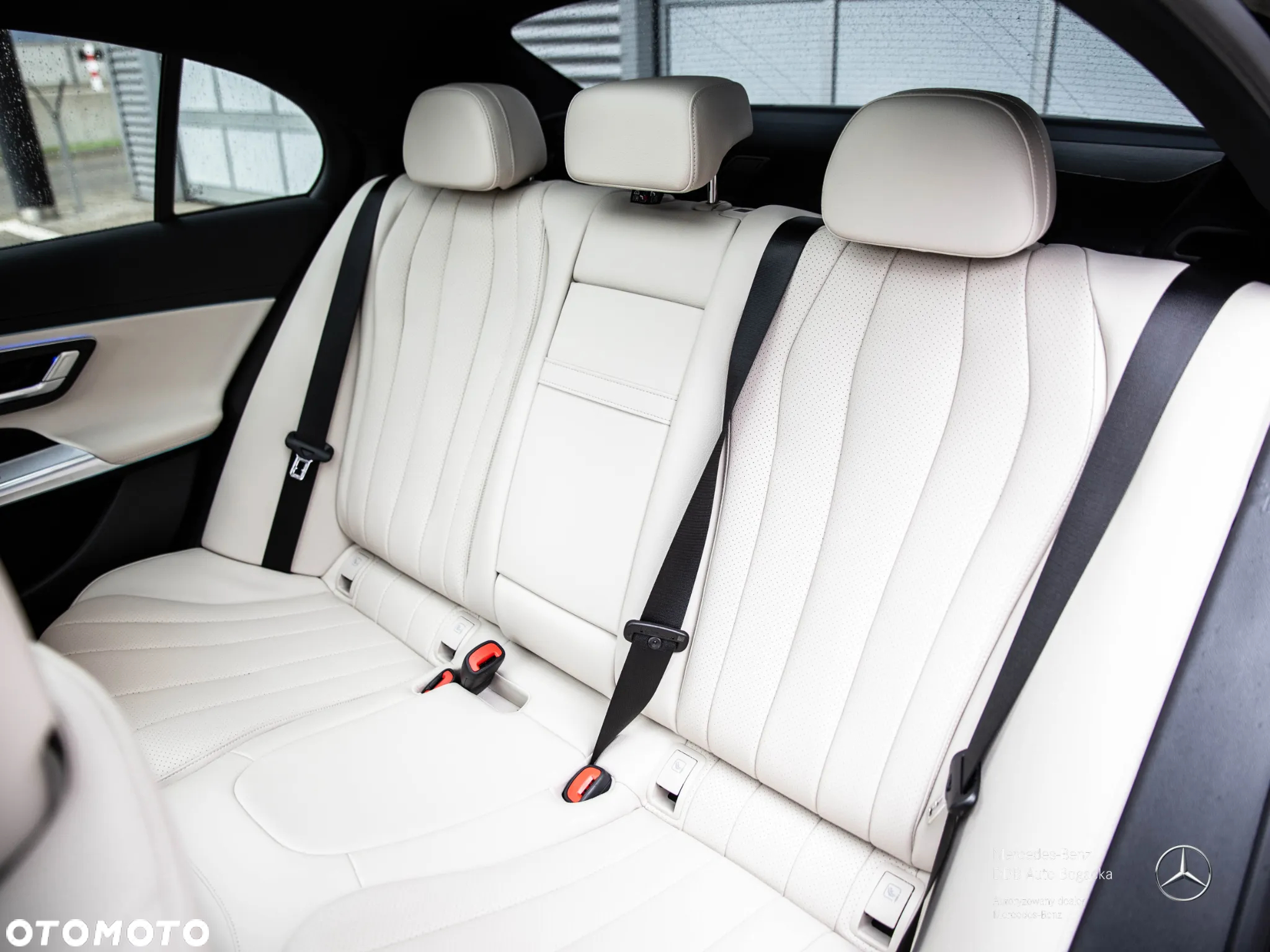 Mercedes-Benz Klasa E 300 de PHEV 4-Matic AMG 9G-Tronic - 14