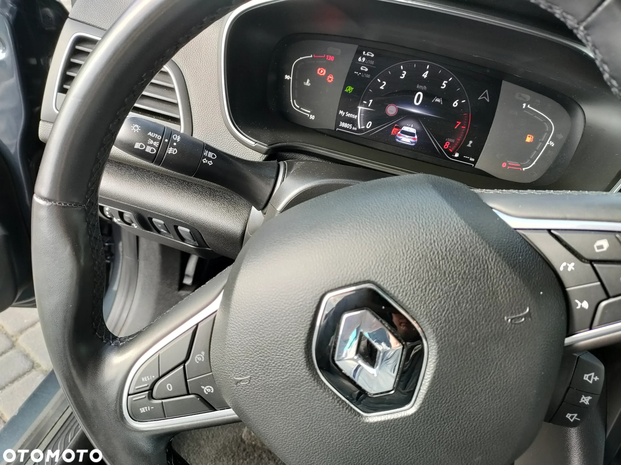 Renault Megane Grandtour TCe 140 GPF INTENS - 18