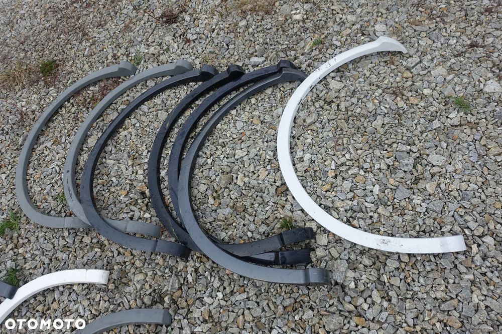 LISTWA BŁOTNIKA TYLNA AUDI Q5 SLINE 80A - 2