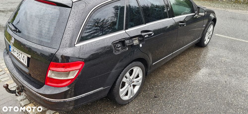 Mercedes-Benz Klasa C 180 CGI Automatik BlueEFFICIENCY Avantgarde - 24