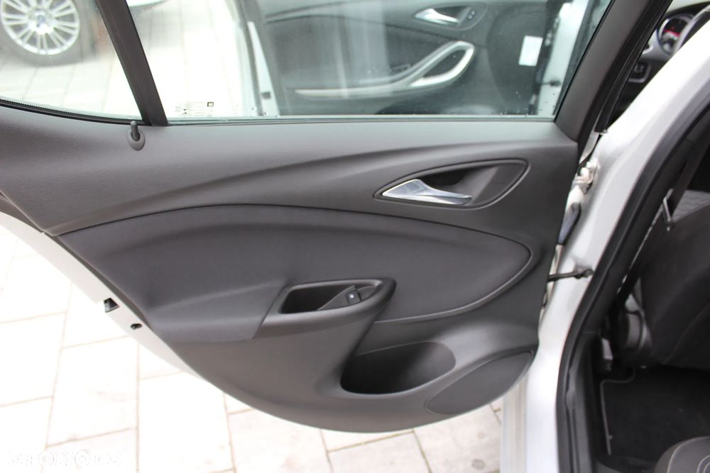 Opel Astra 1.6 D (CDTI) Dynamic - 19