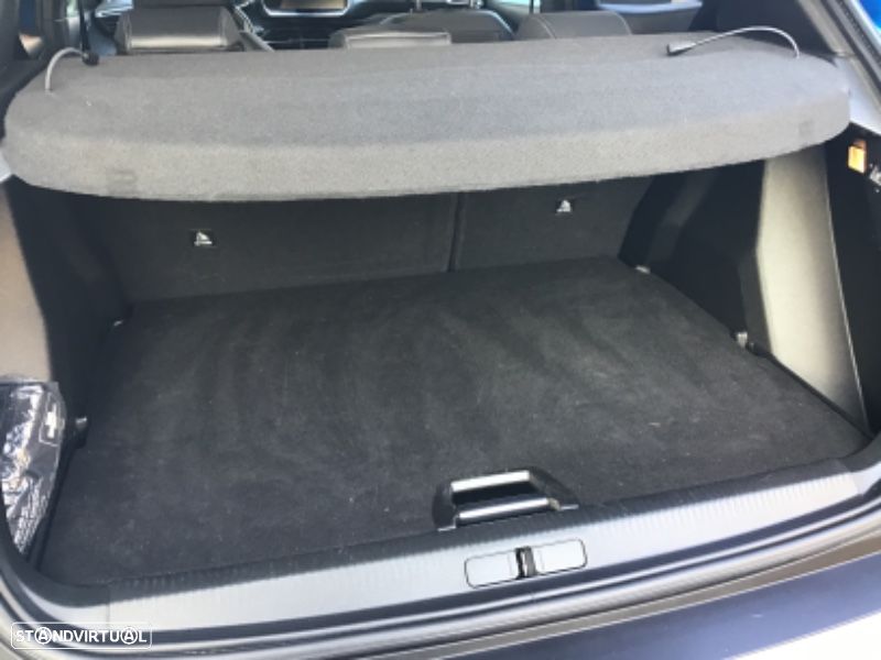 Peugeot e-2008 Allure - 8