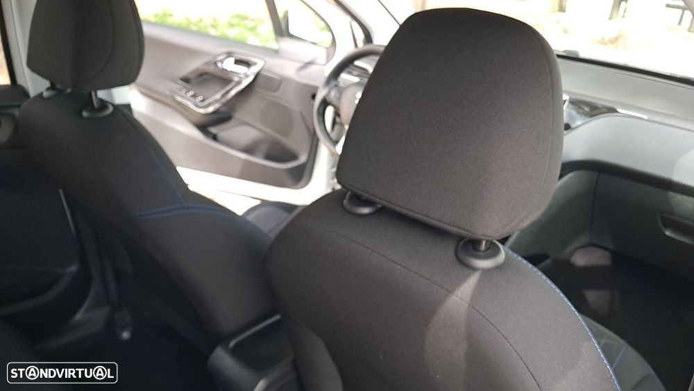 Peugeot 2008 1.5 BlueHDi Signature - 32