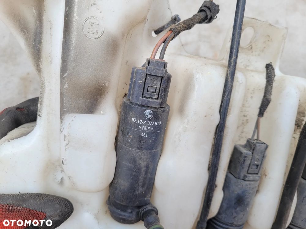 Zbiornik spryskiwaczy pompki BMW E39 Lift 2003r 8364941 - 5