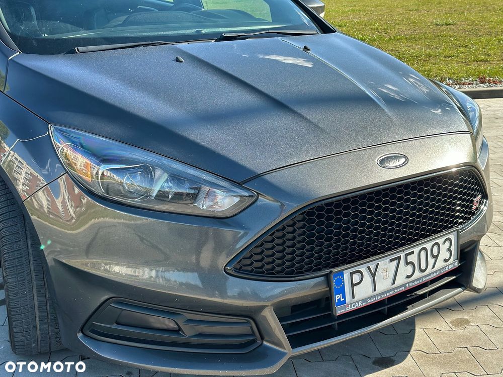 Ford Focus 2.0 EcoBoost ST mit Leder-Sport-Paket - 14