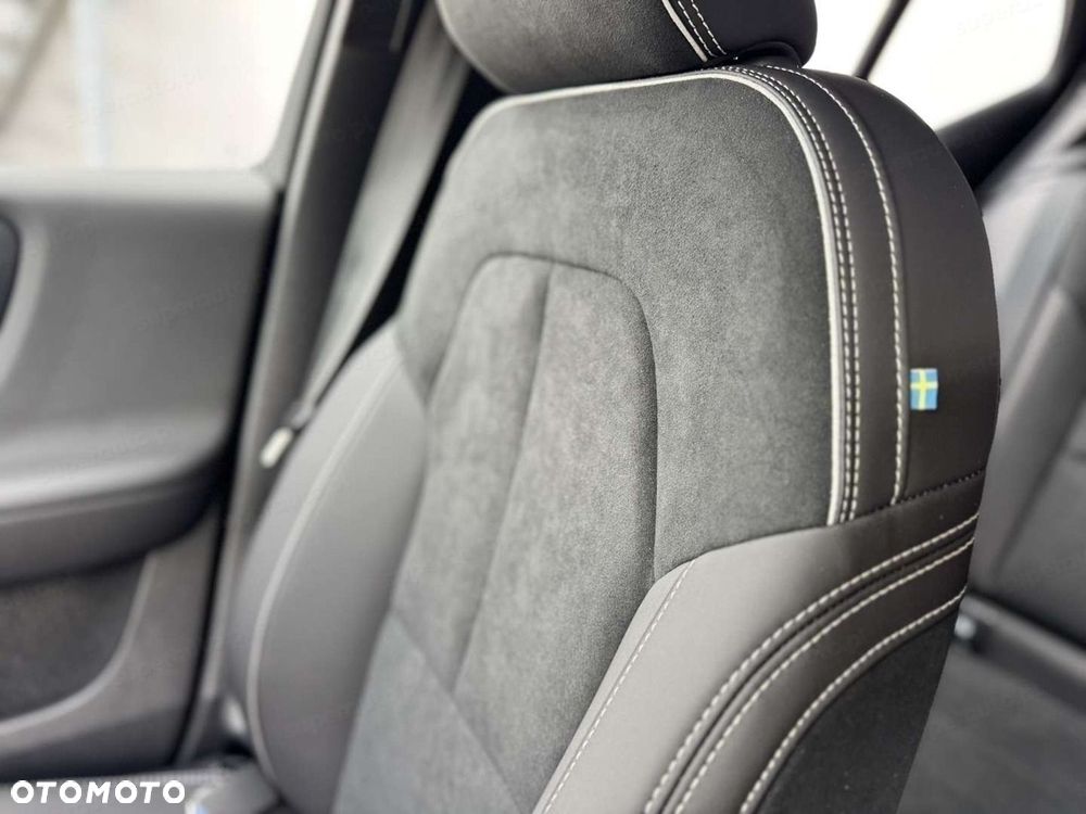Volvo XC 40 B4 Plus Black Edition - 5