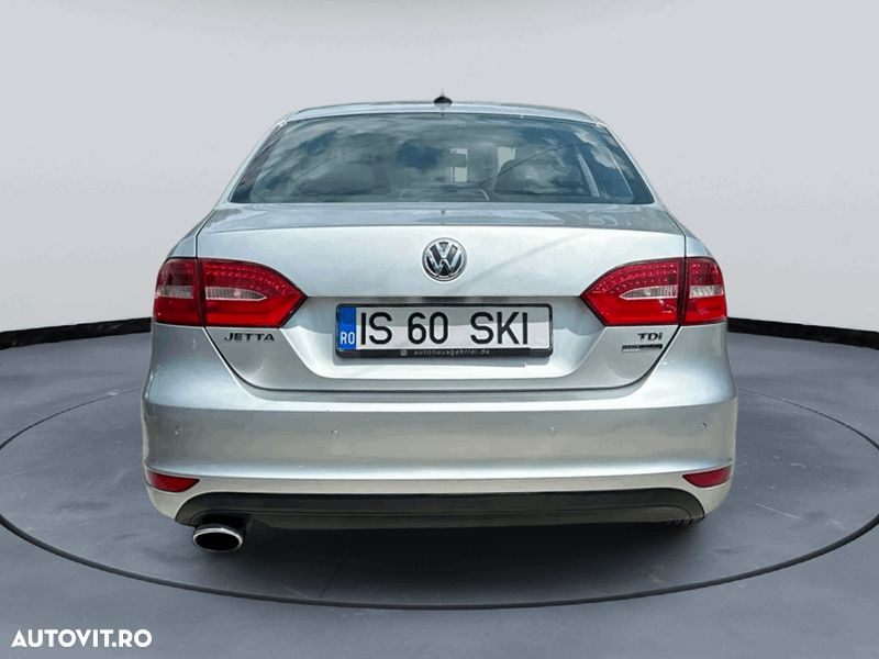 Volkswagen Jetta 1.6 TDI Blue Motion Technology Trendline - 6