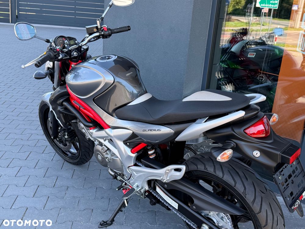 Suzuki Gladius - 30