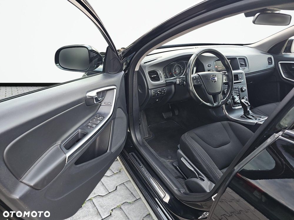 Volvo V60 Cross Country - 12