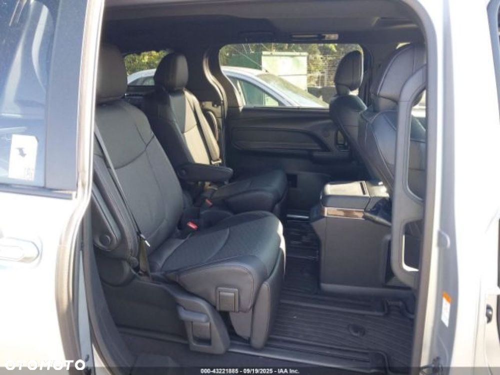Toyota Sienna - 10