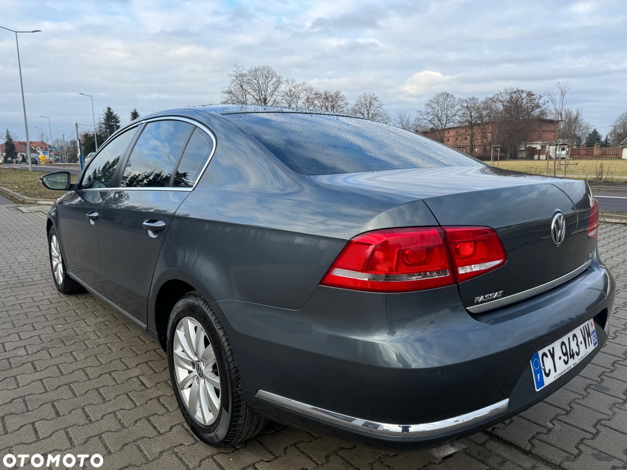 Volkswagen Passat - 1