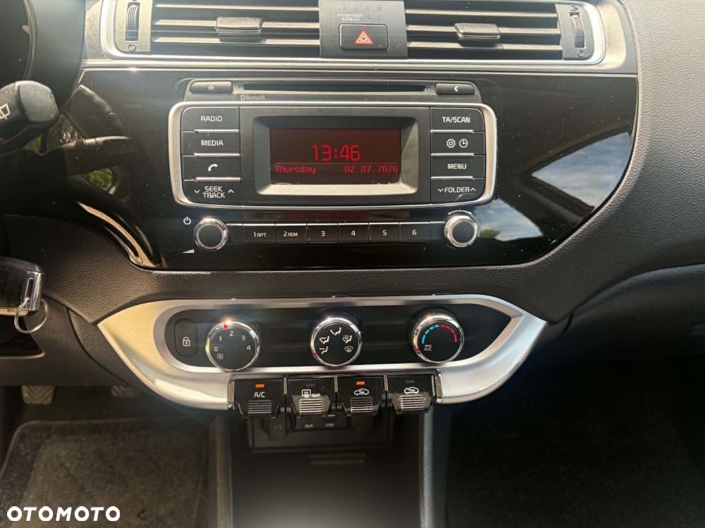 Kia Rio 1.2 L - 10