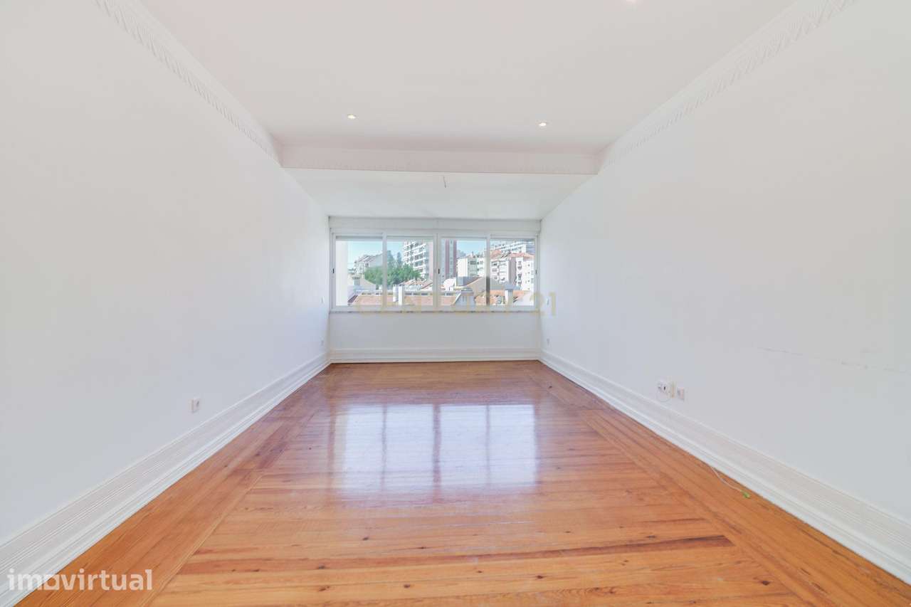 Penthouse com terraço de 28m2 junto ao metro no Rato - Grande imagem: 4/49