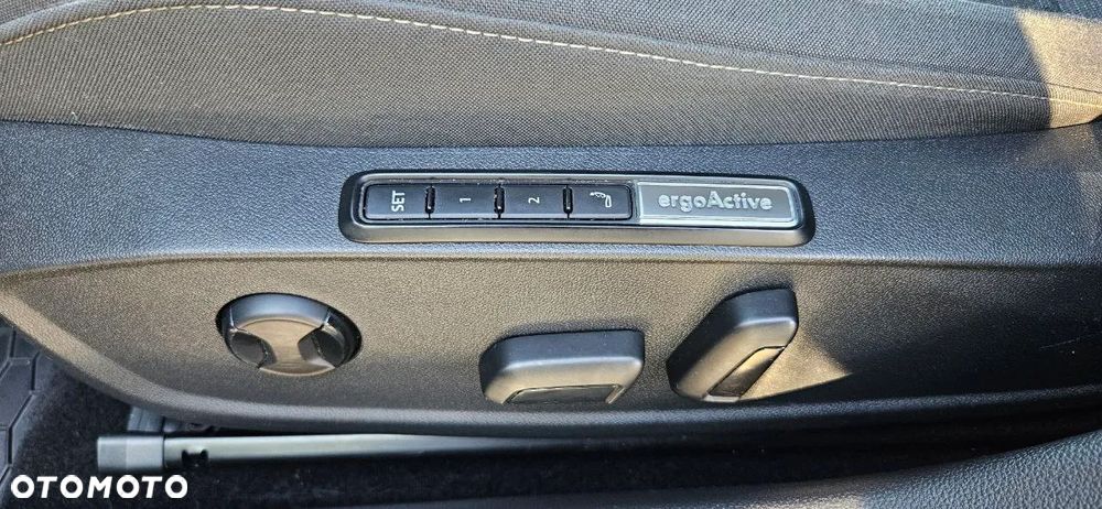 Volkswagen Golf - 23