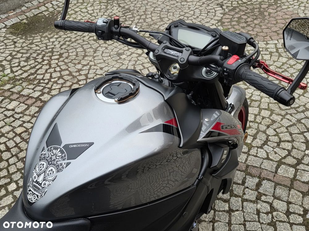 Suzuki GSX - 26