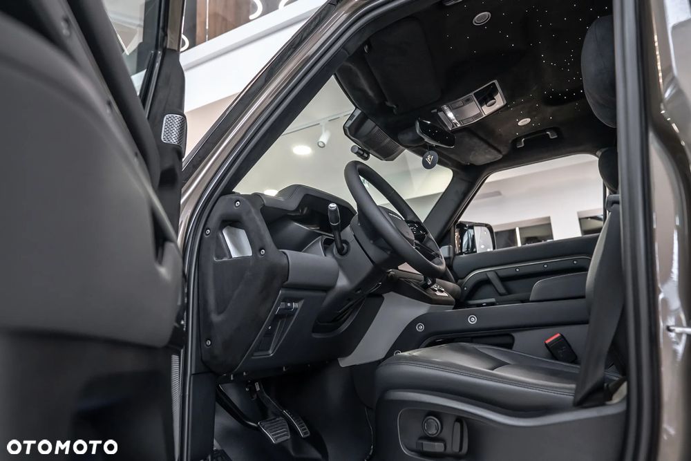 Land Rover Defender 3.0 D200 mHEV X-Dynamic HSE - 24
