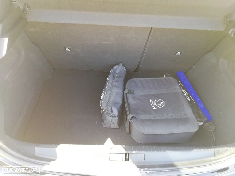 Peugeot e-208 Allure Pack - 27